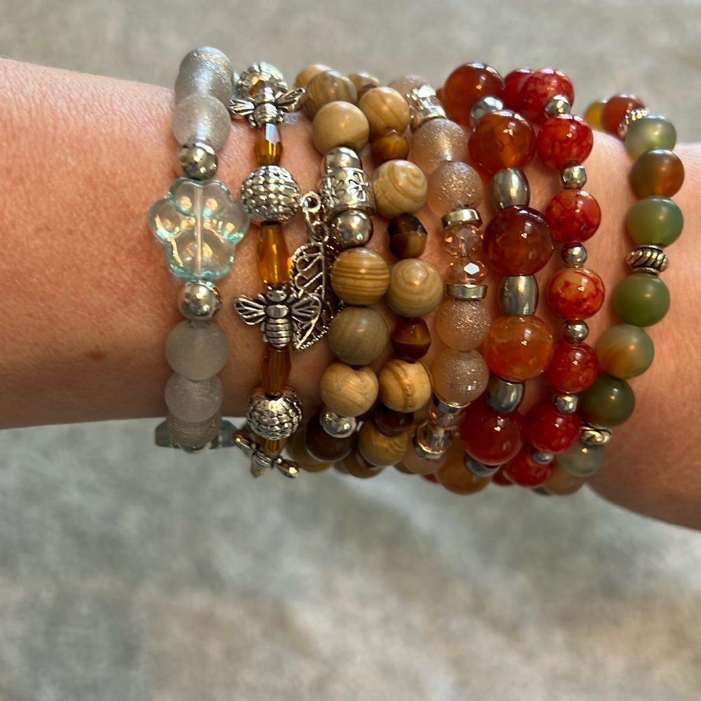 EUC Set of 8 bracelets